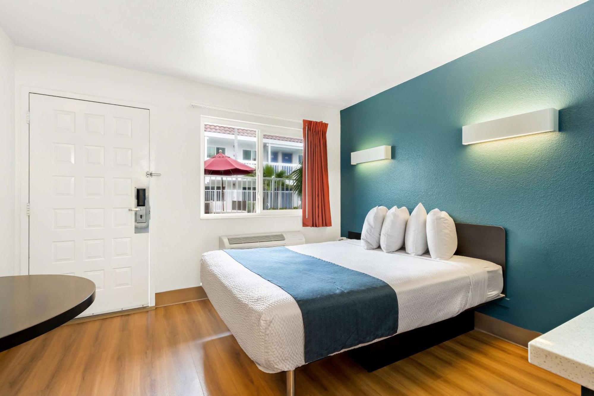 Studio 6 Suites Carpinteria, Ca Santa Barbara South Eksteriør bilde