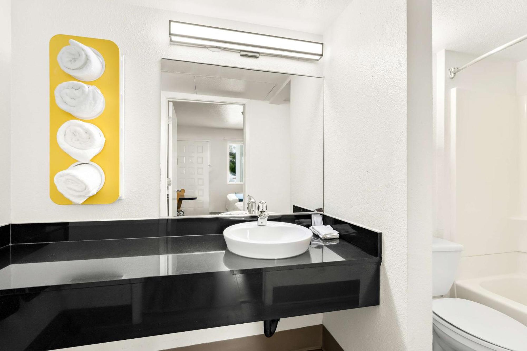 Studio 6 Suites Carpinteria, Ca Santa Barbara South Eksteriør bilde